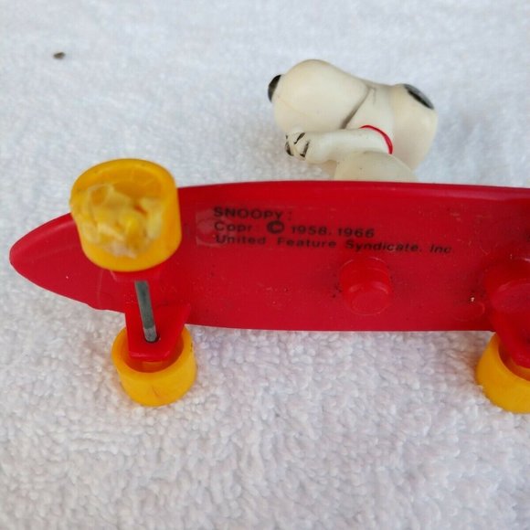 RARE VINTAGE Snoopy on Skateboard Copyright 1956.Signed on Bottom - Picture 7 of 10
